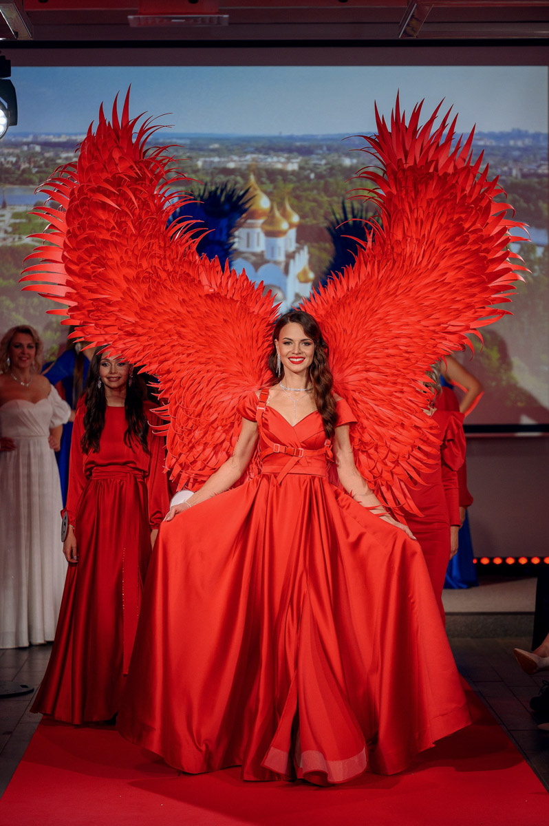 В           начале декабря во           Владимире состоялось итоговое шоу конкурса красоты и           милосердия «Миссис Владимирская Красавица           — 2023». О           том, кто получил на           нем главные короны, победу в           номинации от           «Ключ-Медиа» и           как все прошло, читайте и           смотрите в           нашем большом обзорном материале.