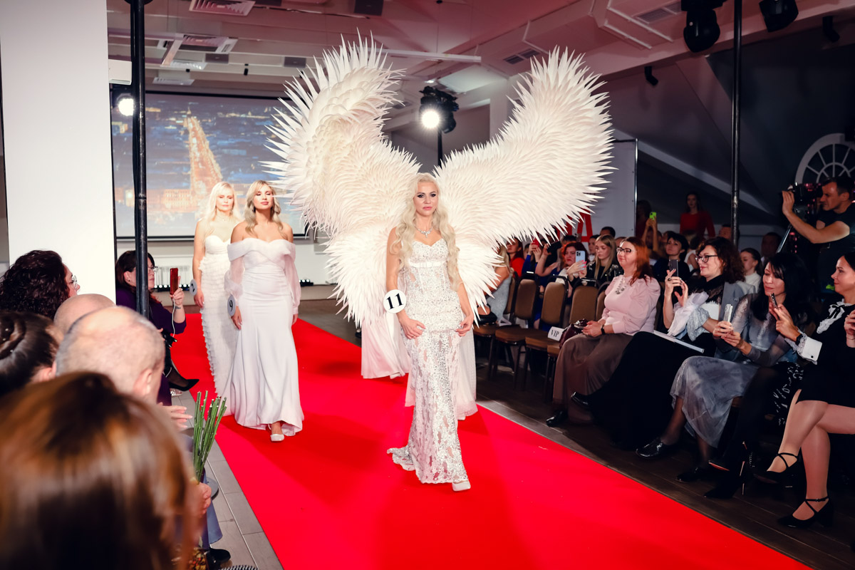 В           начале декабря во           Владимире состоялось итоговое шоу конкурса красоты и           милосердия «Миссис Владимирская Красавица           — 2023». О           том, кто получил на           нем главные короны, победу в           номинации от           «Ключ-Медиа» и           как все прошло, читайте и           смотрите в           нашем большом обзорном материале.