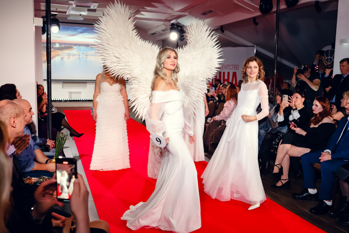 В           начале декабря во           Владимире состоялось итоговое шоу конкурса красоты и           милосердия «Миссис Владимирская Красавица           — 2023». О           том, кто получил на           нем главные короны, победу в           номинации от           «Ключ-Медиа» и           как все прошло, читайте и           смотрите в           нашем большом обзорном материале.