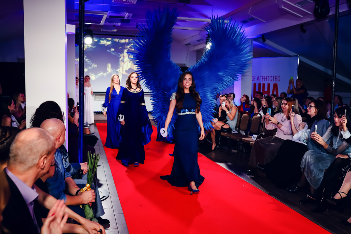 В           начале декабря во           Владимире состоялось итоговое шоу конкурса красоты и           милосердия «Миссис Владимирская Красавица           — 2023». О           том, кто получил на           нем главные короны, победу в           номинации от           «Ключ-Медиа» и           как все прошло, читайте и           смотрите в           нашем большом обзорном материале.