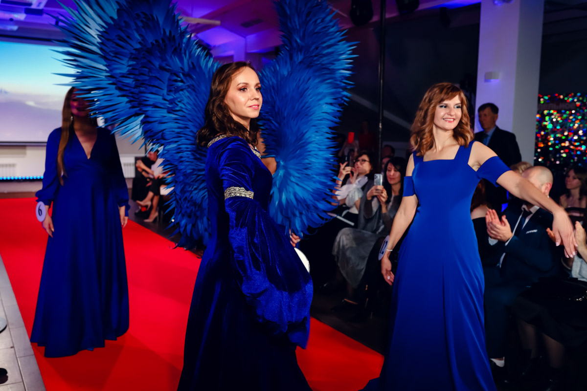 В           начале декабря во           Владимире состоялось итоговое шоу конкурса красоты и           милосердия «Миссис Владимирская Красавица           — 2023». О           том, кто получил на           нем главные короны, победу в           номинации от           «Ключ-Медиа» и           как все прошло, читайте и           смотрите в           нашем большом обзорном материале.