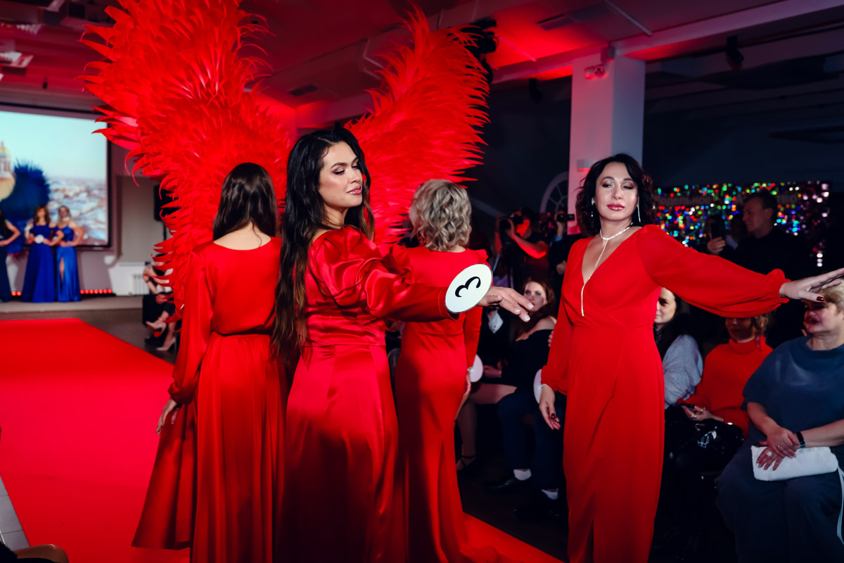 В           начале декабря во           Владимире состоялось итоговое шоу конкурса красоты и           милосердия «Миссис Владимирская Красавица           — 2023». О           том, кто получил на           нем главные короны, победу в           номинации от           «Ключ-Медиа» и           как все прошло, читайте и           смотрите в           нашем большом обзорном материале.