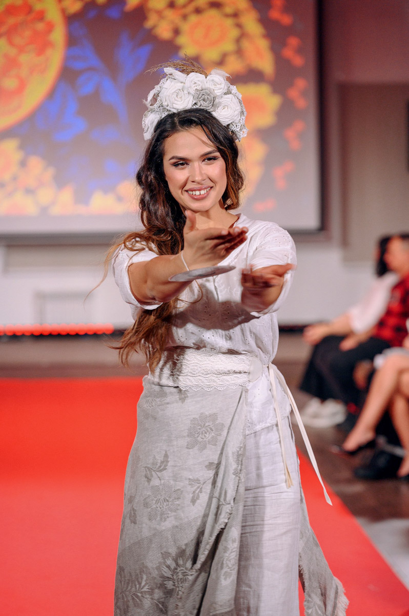 В           начале декабря во           Владимире состоялось итоговое шоу конкурса красоты и           милосердия «Миссис Владимирская Красавица           — 2023». О           том, кто получил на           нем главные короны, победу в           номинации от           «Ключ-Медиа» и           как все прошло, читайте и           смотрите в           нашем большом обзорном материале.