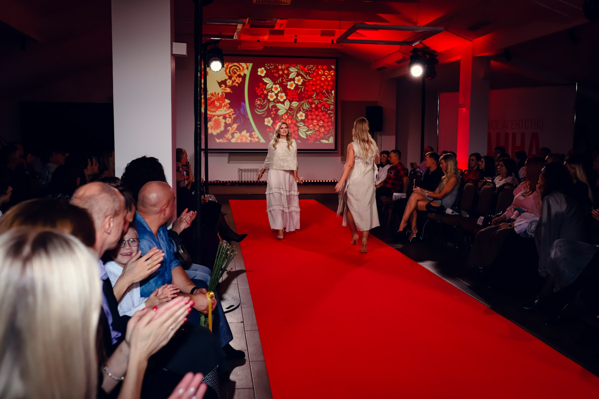 В           начале декабря во           Владимире состоялось итоговое шоу конкурса красоты и           милосердия «Миссис Владимирская Красавица           — 2023». О           том, кто получил на           нем главные короны, победу в           номинации от           «Ключ-Медиа» и           как все прошло, читайте и           смотрите в           нашем большом обзорном материале.