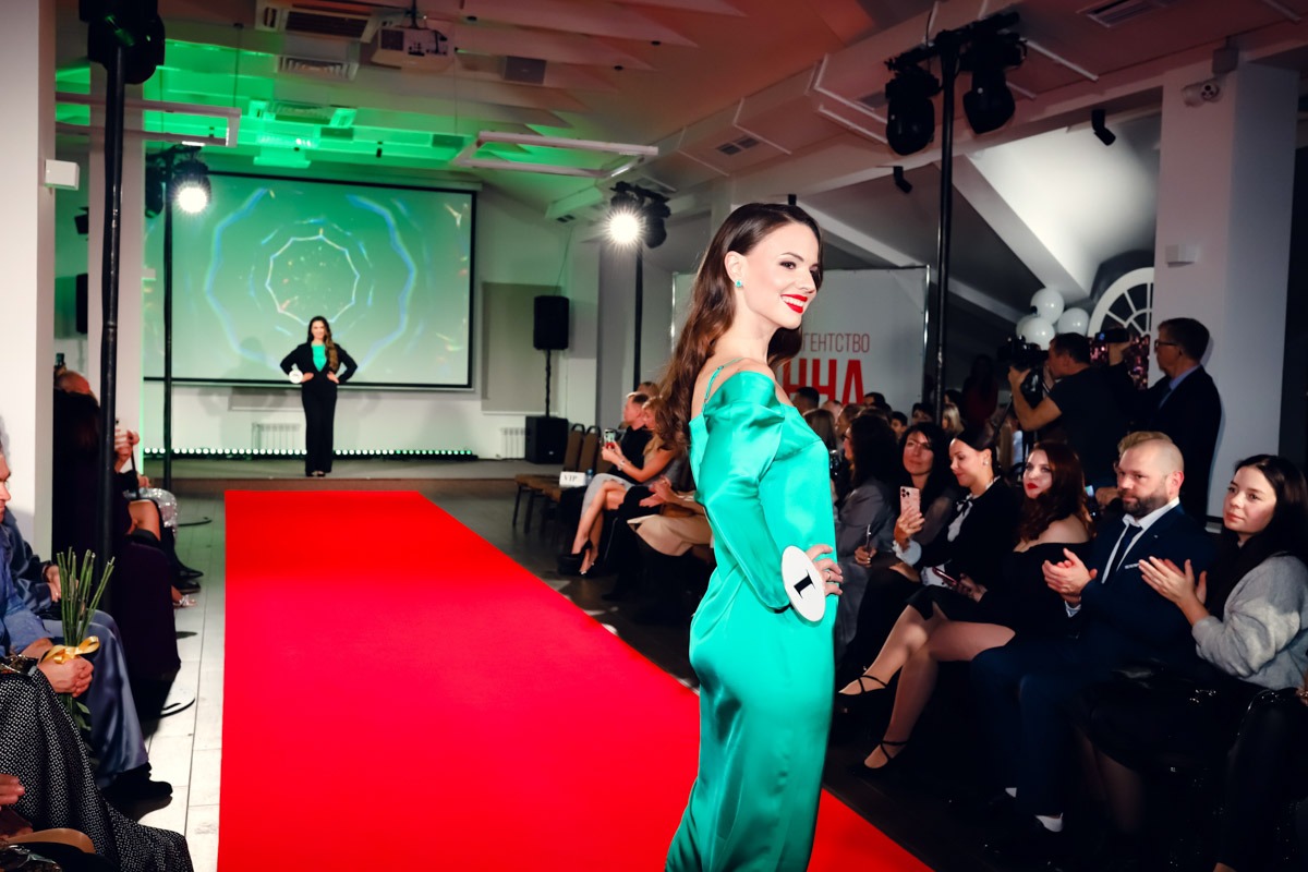 В           начале декабря во           Владимире состоялось итоговое шоу конкурса красоты и           милосердия «Миссис Владимирская Красавица           — 2023». О           том, кто получил на           нем главные короны, победу в           номинации от           «Ключ-Медиа» и           как все прошло, читайте и           смотрите в           нашем большом обзорном материале.