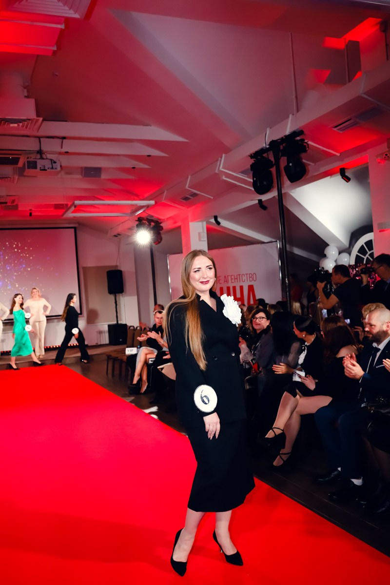 В           начале декабря во           Владимире состоялось итоговое шоу конкурса красоты и           милосердия «Миссис Владимирская Красавица           — 2023». О           том, кто получил на           нем главные короны, победу в           номинации от           «Ключ-Медиа» и           как все прошло, читайте и           смотрите в           нашем большом обзорном материале.