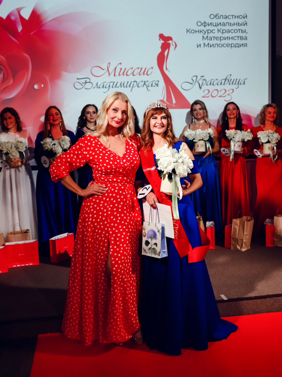 В           начале декабря во           Владимире состоялось итоговое шоу конкурса красоты и           милосердия «Миссис Владимирская Красавица           — 2023». О           том, кто получил на           нем главные короны, победу в           номинации от           «Ключ-Медиа» и           как все прошло, читайте и           смотрите в           нашем большом обзорном материале.