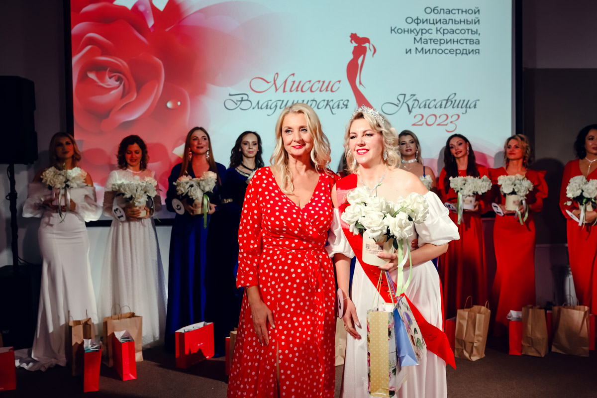 В           начале декабря во           Владимире состоялось итоговое шоу конкурса красоты и           милосердия «Миссис Владимирская Красавица           — 2023». О           том, кто получил на           нем главные короны, победу в           номинации от           «Ключ-Медиа» и           как все прошло, читайте и           смотрите в           нашем большом обзорном материале.