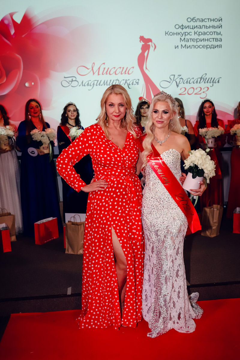 В           начале декабря во           Владимире состоялось итоговое шоу конкурса красоты и           милосердия «Миссис Владимирская Красавица           — 2023». О           том, кто получил на           нем главные короны, победу в           номинации от           «Ключ-Медиа» и           как все прошло, читайте и           смотрите в           нашем большом обзорном материале.