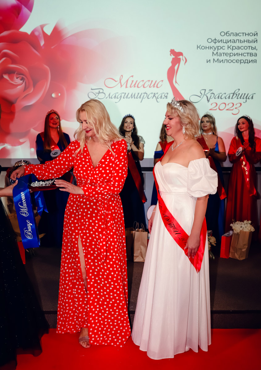 В           начале декабря во           Владимире состоялось итоговое шоу конкурса красоты и           милосердия «Миссис Владимирская Красавица           — 2023». О           том, кто получил на           нем главные короны, победу в           номинации от           «Ключ-Медиа» и           как все прошло, читайте и           смотрите в           нашем большом обзорном материале.