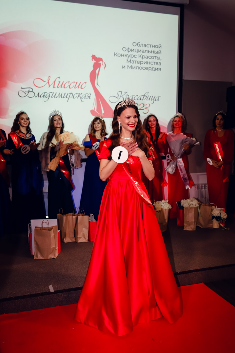 В           начале декабря во           Владимире состоялось итоговое шоу конкурса красоты и           милосердия «Миссис Владимирская Красавица           — 2023». О           том, кто получил на           нем главные короны, победу в           номинации от           «Ключ-Медиа» и           как все прошло, читайте и           смотрите в           нашем большом обзорном материале.
