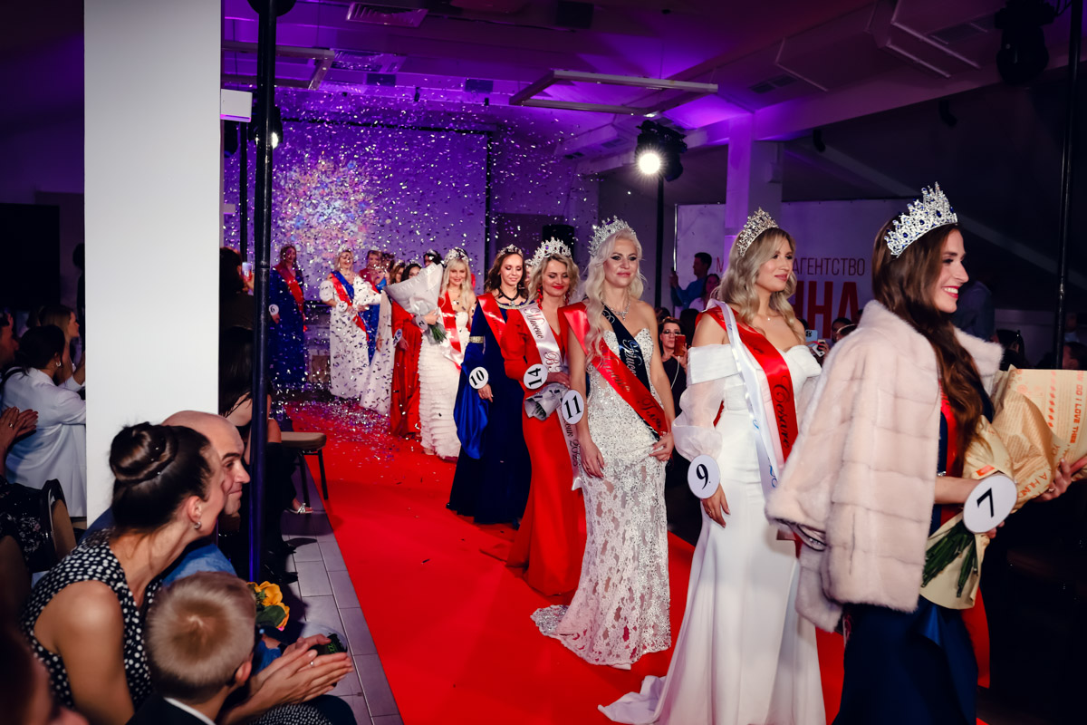 В           начале декабря во           Владимире состоялось итоговое шоу конкурса красоты и           милосердия «Миссис Владимирская Красавица           — 2023». О           том, кто получил на           нем главные короны, победу в           номинации от           «Ключ-Медиа» и           как все прошло, читайте и           смотрите в           нашем большом обзорном материале.