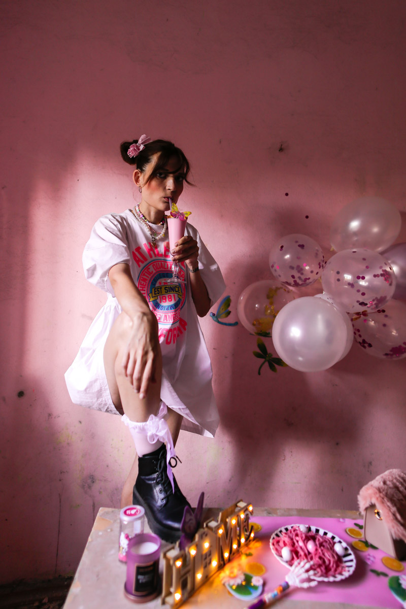 В этом году слово «нейросеть» в числе самых используемых. Актуальности технология не теряет, наоборот, все больше людей прибегают к ее помощи для решения разных задач, в том числе творческих. На что она способна и где применяется, «Ключ-Медиа» рассказали блогер и дизайнер.