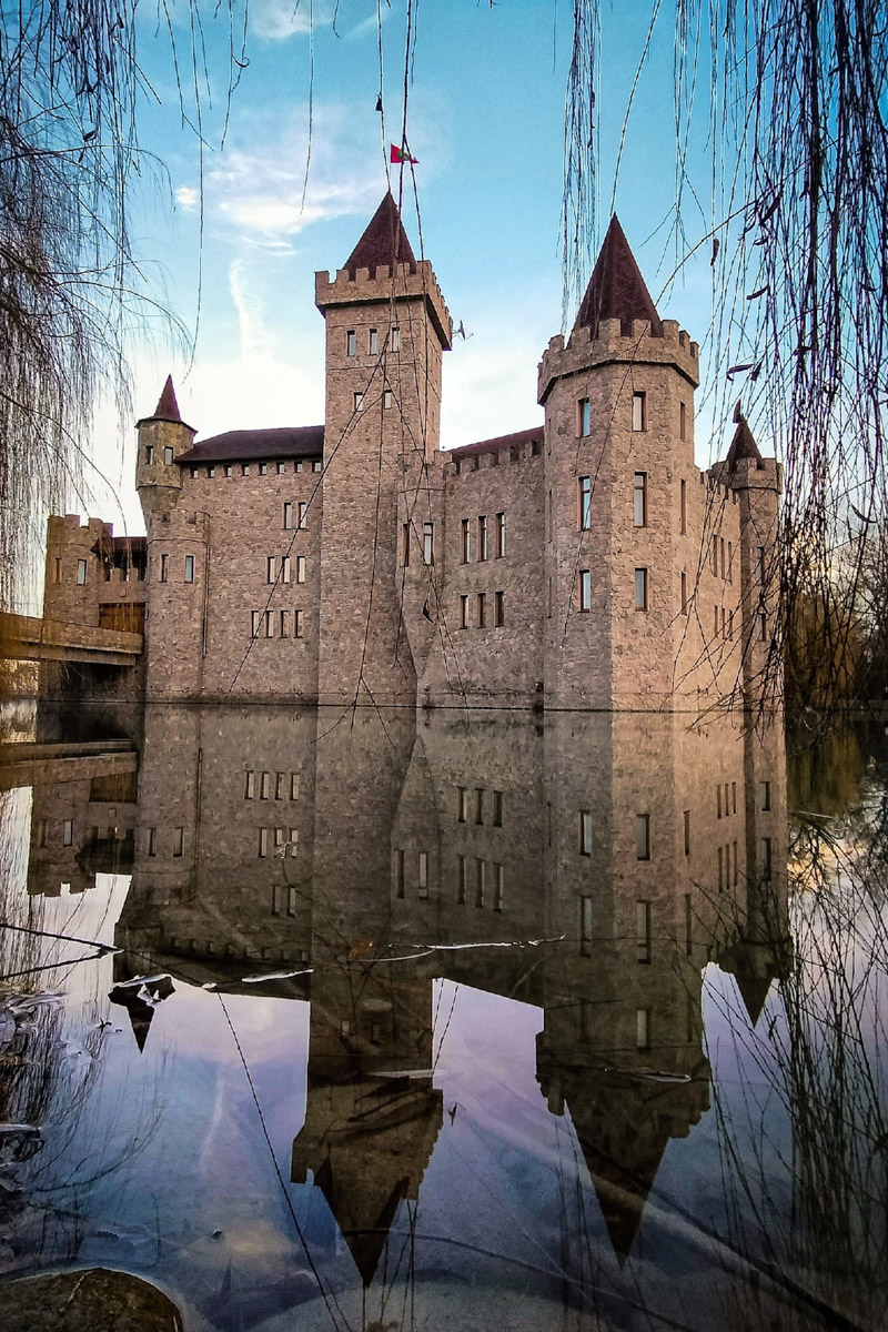 Владимирский фотограф Василий Никитинский провел отпуск в Кабардино-Балкарии. Приэльбрусье его покорило, а потому он всем рекомендует хоть раз в жизни посетить этот край. Своими впечатлениями мужчина поделился и с нашим изданием.
