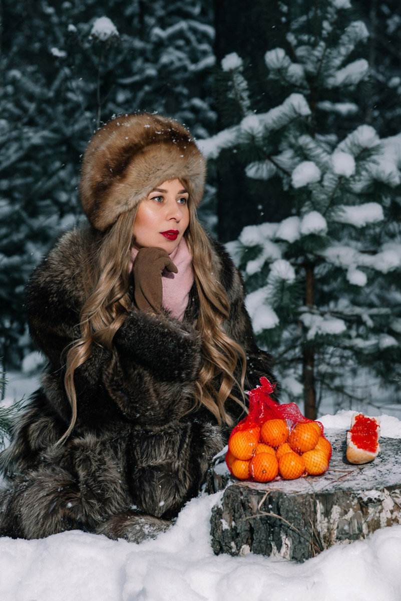 Владимирские девушки выкладывают фотографии с хештегом Russian girl. Тренд запустили в начале зимы, и сейчас он уже добрался до нашего города. В кадре — красивые модели с икрой и баранками. Настоящая русская эстетика.