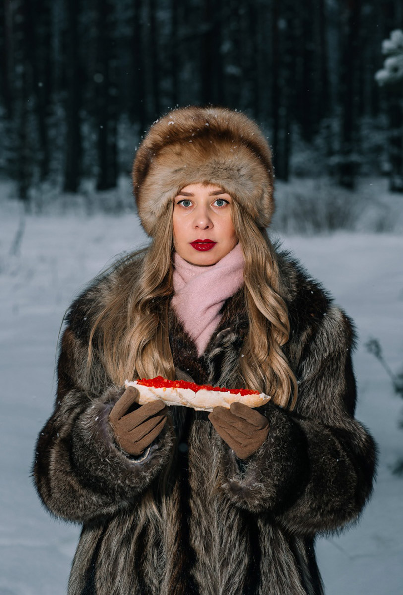 Владимирские девушки выкладывают фотографии с хештегом Russian girl. Тренд запустили в начале зимы, и сейчас он уже добрался до нашего города. В кадре — красивые модели с икрой и баранками. Настоящая русская эстетика.