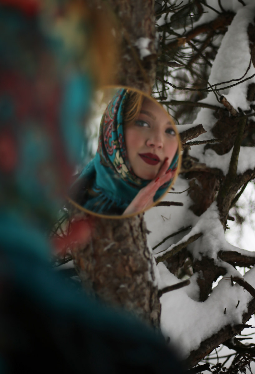 Владимирские девушки выкладывают фотографии с хештегом Russian girl. Тренд запустили в начале зимы, и сейчас он уже добрался до нашего города. В кадре — красивые модели с икрой и баранками. Настоящая русская эстетика.