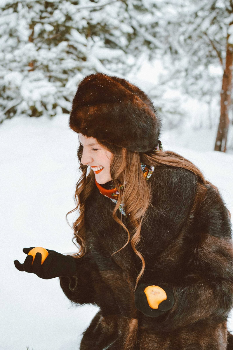 Владимирские девушки выкладывают фотографии с хештегом Russian girl. Тренд запустили в начале зимы, и сейчас он уже добрался до нашего города. В кадре — красивые модели с икрой и баранками. Настоящая русская эстетика.