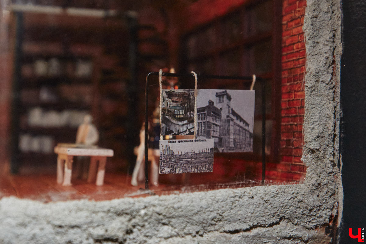 Место пары кирпичей в стене владимирского здания заняла очередная мини-инсталляция городских художников. Она светится, а еще несет в себе глубокий смысл. Концепцией этого объекта, а также планами по созданию новых с «Ключ-Медиа» поделился один из авторов пасхалки.