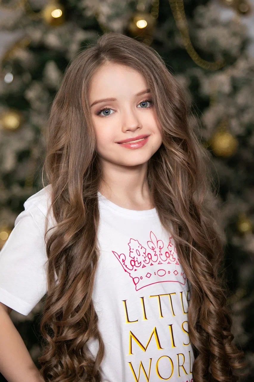 Сразу три очаровательные жительницы Коврова и Судогды в возрасте от 5 до 15 лет приняли участие во всероссийском детском конкурсе красоты и талантов. И отлично показали себя, получив короны победительниц в своих возрастных категориях и признание в номинациях.