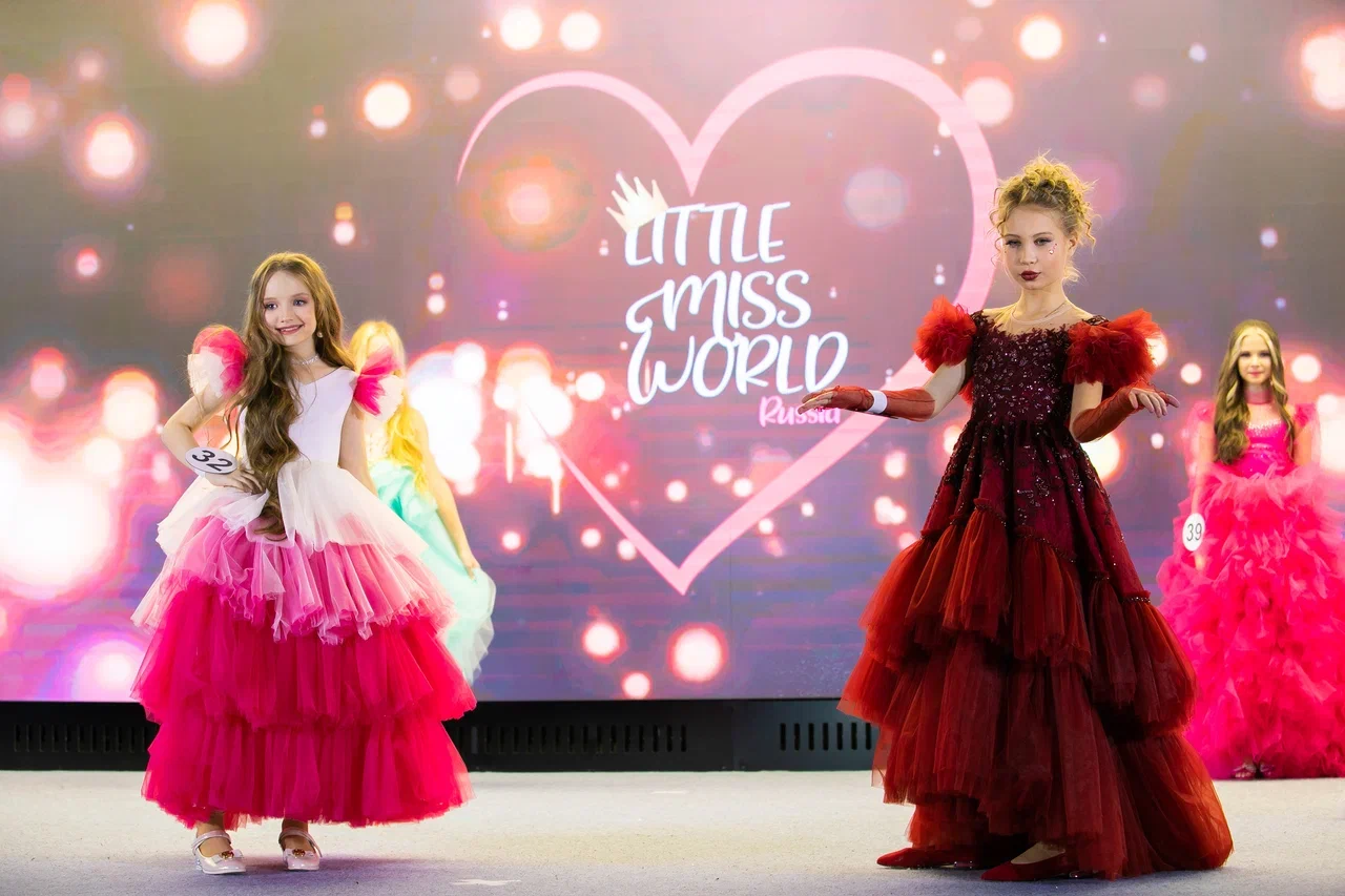 Сразу три очаровательные жительницы Коврова и Судогды в возрасте от 5 до 15 лет приняли участие во всероссийском детском конкурсе красоты и талантов. И отлично показали себя, получив короны победительниц в своих возрастных категориях и признание в номинациях.