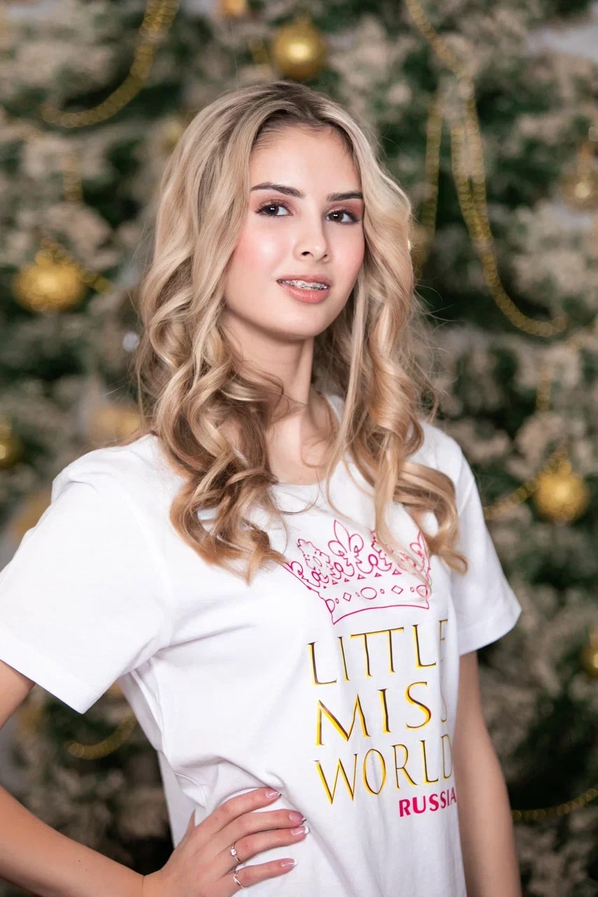 Сразу три очаровательные жительницы Коврова и Судогды в возрасте от 5 до 15 лет приняли участие во всероссийском детском конкурсе красоты и талантов. И отлично показали себя, получив короны победительниц в своих возрастных категориях и признание в номинациях.