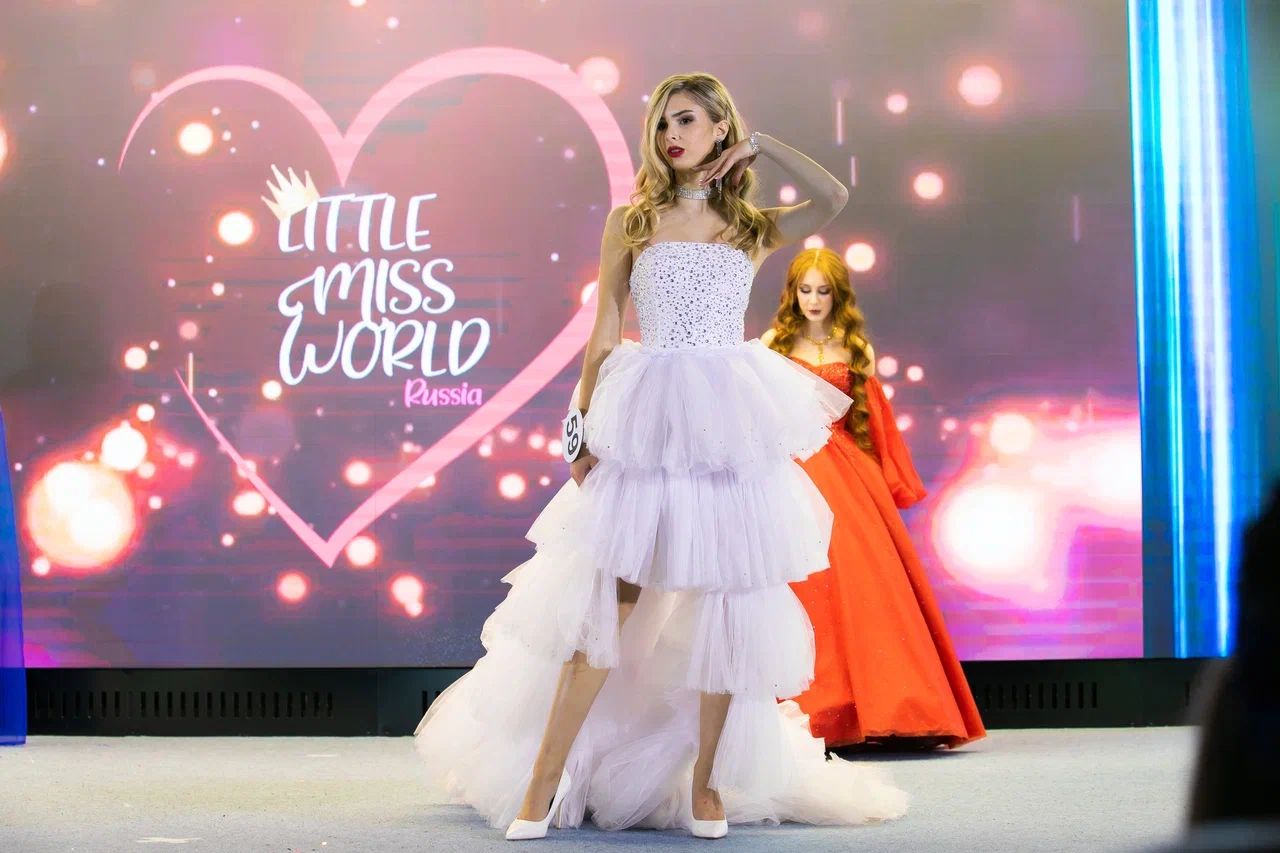 Сразу три очаровательные жительницы Коврова и Судогды в возрасте от 5 до 15 лет приняли участие во всероссийском детском конкурсе красоты и талантов. И отлично показали себя, получив короны победительниц в своих возрастных категориях и признание в номинациях.