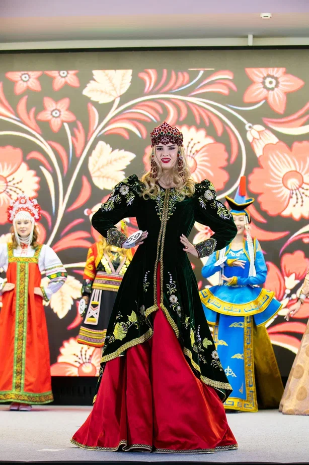 Сразу три очаровательные жительницы Коврова и Судогды в возрасте от 5 до 15 лет приняли участие во всероссийском детском конкурсе красоты и талантов. И отлично показали себя, получив короны победительниц в своих возрастных категориях и признание в номинациях.