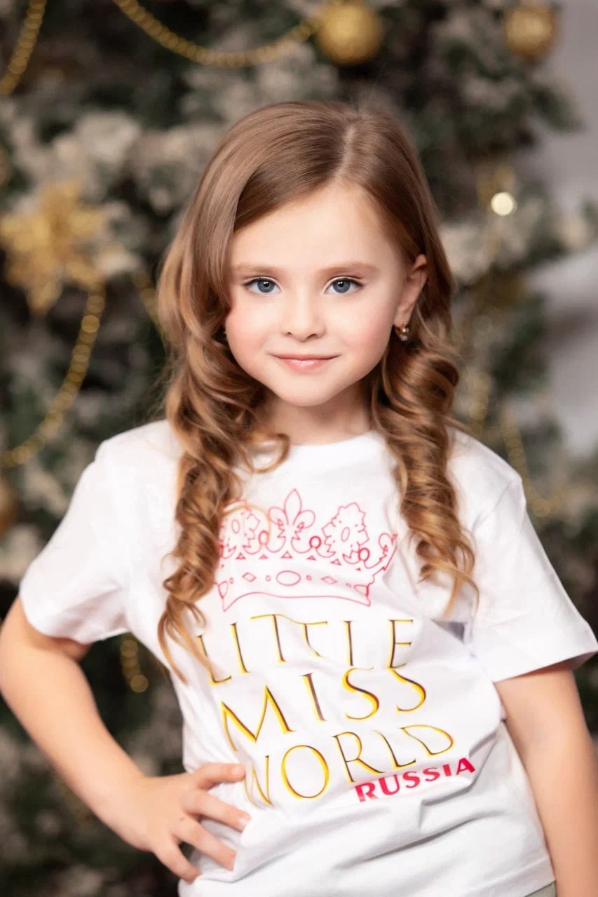Сразу три очаровательные жительницы Коврова и Судогды в возрасте от 5 до 15 лет приняли участие во всероссийском детском конкурсе красоты и талантов. И отлично показали себя, получив короны победительниц в своих возрастных категориях и признание в номинациях.