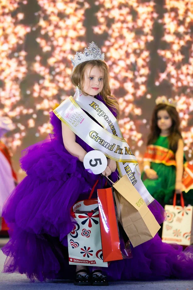 Сразу три очаровательные жительницы Коврова и Судогды в возрасте от 5 до 15 лет приняли участие во всероссийском детском конкурсе красоты и талантов. И отлично показали себя, получив короны победительниц в своих возрастных категориях и признание в номинациях.