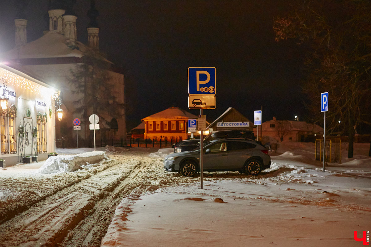 В новогодние каникулы стены Суздальского кремля оживут. На время торжеств они станут огромным экраном. В городе презентуют новое визуальное шоу с погружением в прошлое. Первая трансляция намечена на 28 декабря. Дальше до Рождества каждые 15 минут ее будут запускать снова и снова. А стартуют праздники на Торговой площади, которая превратится в каток.