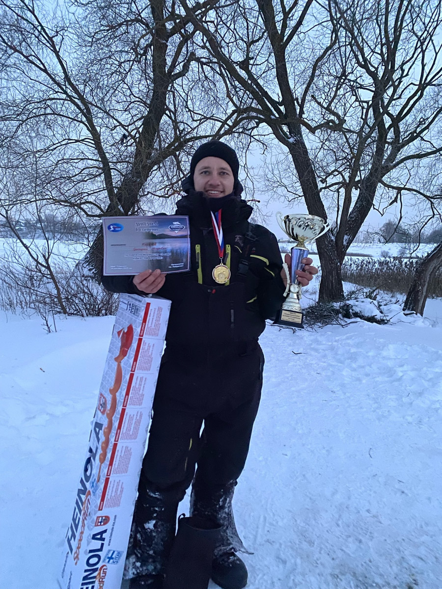 До наступления оттепели владимирские рыбаки успели провести кубок по ловле на мормышку со льда. Неофициальный турнир состоялся на Содышке и завершился победой одного из самых титулованных спортсменов страны. Причем чемпиона и серебряного призера отделили друг от друга каких-то четыре грамма улова.