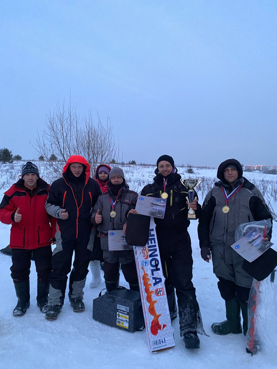 До наступления оттепели владимирские рыбаки успели провести кубок по ловле на мормышку со льда. Неофициальный турнир состоялся на Содышке и завершился победой одного из самых титулованных спортсменов страны. Причем чемпиона и серебряного призера отделили друг от друга каких-то четыре грамма улова.