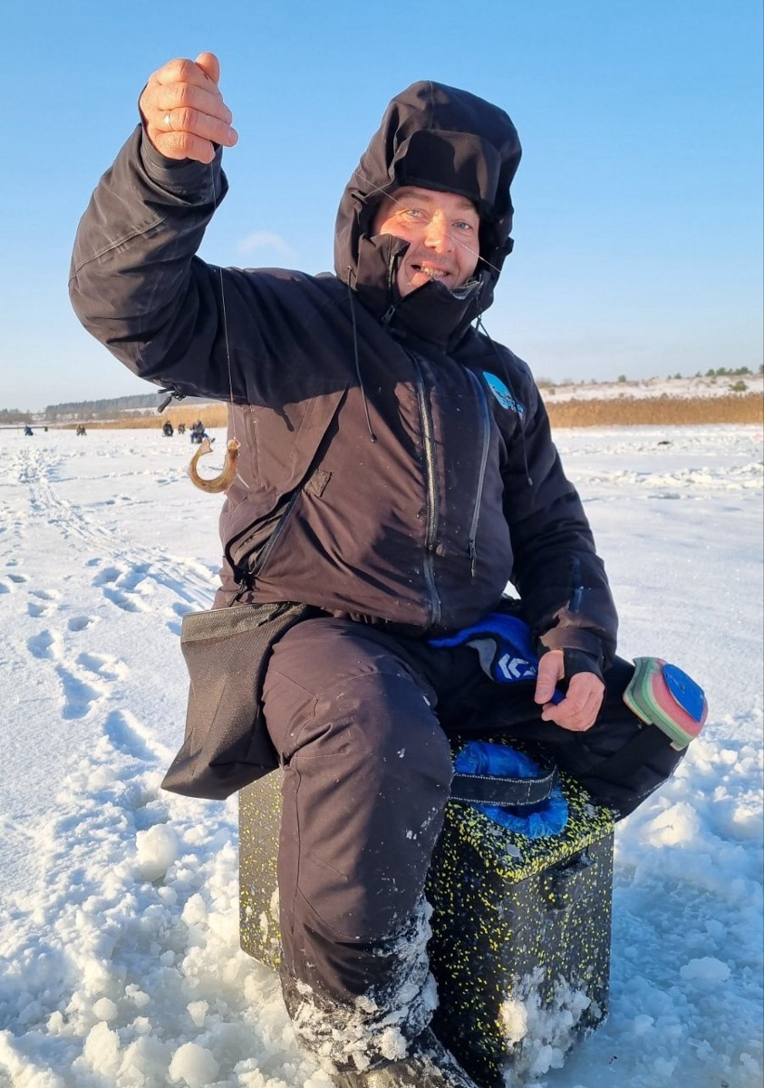 До наступления оттепели владимирские рыбаки успели провести кубок по ловле на мормышку со льда. Неофициальный турнир состоялся на Содышке и завершился победой одного из самых титулованных спортсменов страны. Причем чемпиона и серебряного призера отделили друг от друга каких-то четыре грамма улова.