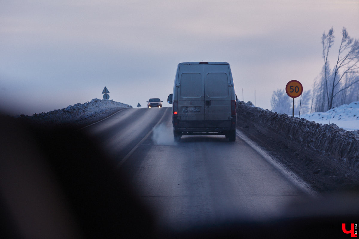В преддверии зимних каникул в Суздаль приедут десятки тысяч гостей. И движение из Владимира в новогоднюю столицу России может затормозиться. Передвигаться по дороге и сейчас испытание для водителей. А что будет, если машин станет в разы больше? «Ключ-Медиа» проехался по большой стройке и узнал, когда же работы закончатся.