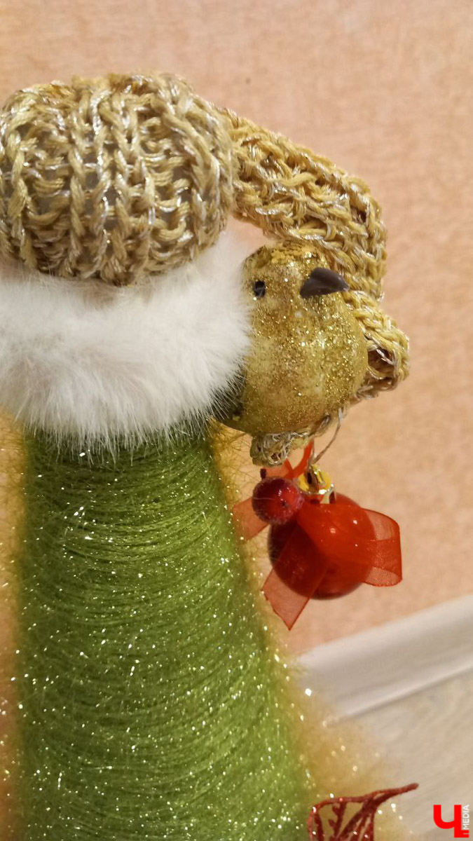 До Нового года рукой подать, а значит, самое время создать себе праздничное настроение. Улицы города уже украшены, да и ёлки в магазинах, домах, офисах большинство владимирцев давно нарядили. И некоторые из них подошли к этому вопросу весьма креативно!