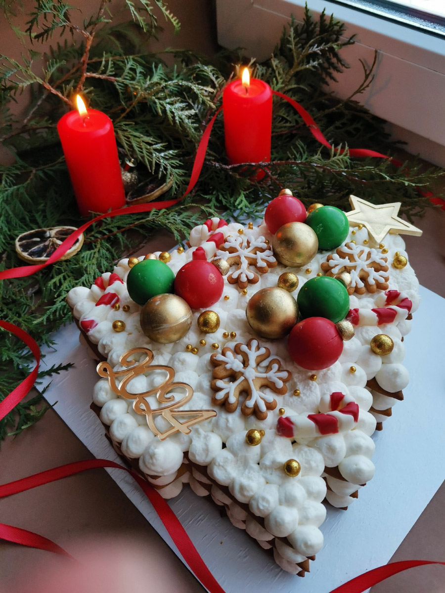 До Нового года рукой подать, а значит, самое время создать себе праздничное настроение. Улицы города уже украшены, да и ёлки в магазинах, домах, офисах большинство владимирцев давно нарядили. И некоторые из них подошли к этому вопросу весьма креативно!