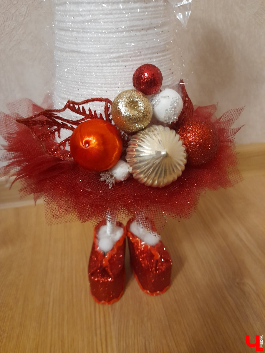 До Нового года рукой подать, а значит, самое время создать себе праздничное настроение. Улицы города уже украшены, да и ёлки в магазинах, домах, офисах большинство владимирцев давно нарядили. И некоторые из них подошли к этому вопросу весьма креативно!