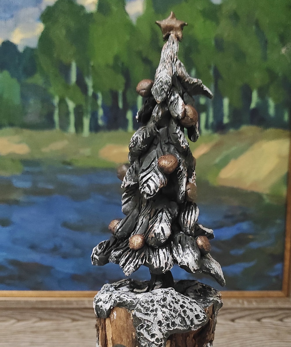 До Нового года рукой подать, а значит, самое время создать себе праздничное настроение. Улицы города уже украшены, да и ёлки в магазинах, домах, офисах большинство владимирцев давно нарядили. И некоторые из них подошли к этому вопросу весьма креативно!