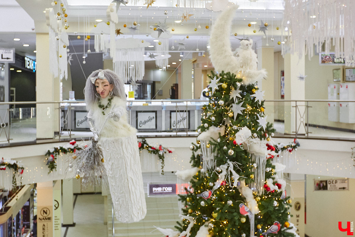 До Нового года рукой подать, а значит, самое время создать себе праздничное настроение. Улицы города уже украшены, да и ёлки в магазинах, домах, офисах большинство владимирцев давно нарядили. И некоторые из них подошли к этому вопросу весьма креативно!