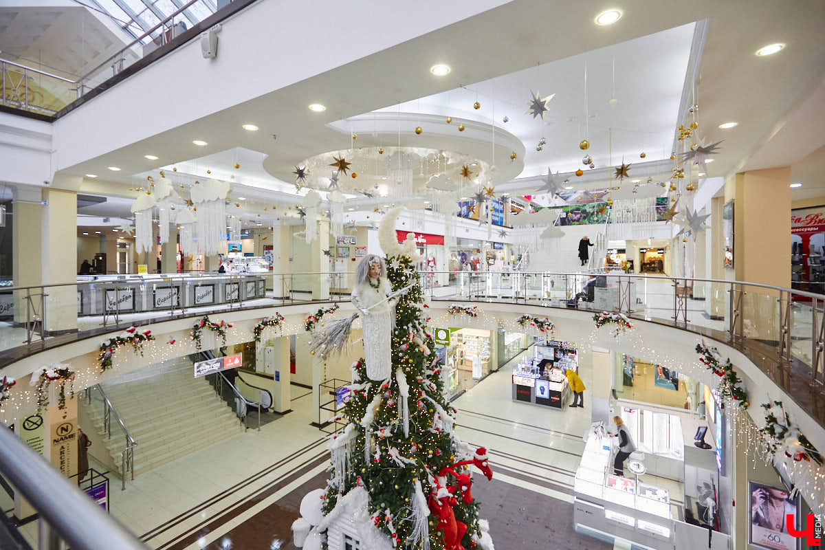 До Нового года рукой подать, а значит, самое время создать себе праздничное настроение. Улицы города уже украшены, да и ёлки в магазинах, домах, офисах большинство владимирцев давно нарядили. И некоторые из них подошли к этому вопросу весьма креативно!