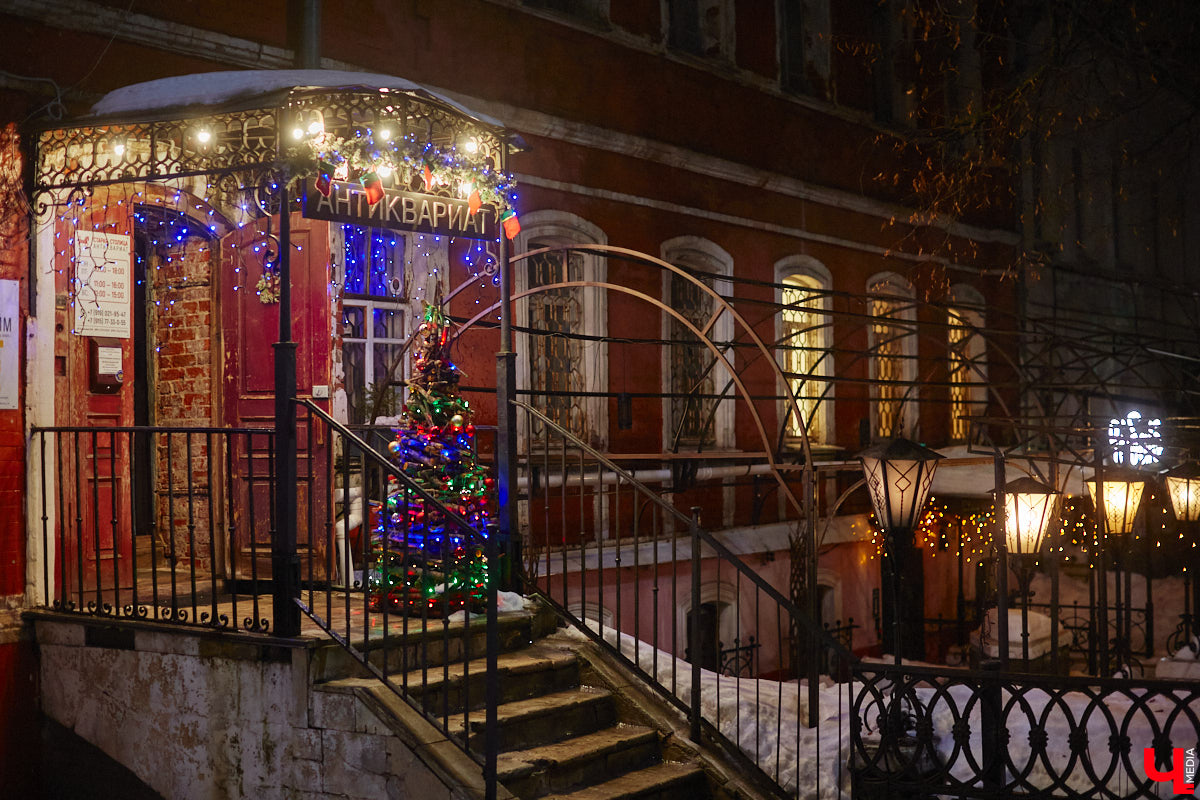 До Нового года рукой подать, а значит, самое время создать себе праздничное настроение. Улицы города уже украшены, да и ёлки в магазинах, домах, офисах большинство владимирцев давно нарядили. И некоторые из них подошли к этому вопросу весьма креативно!