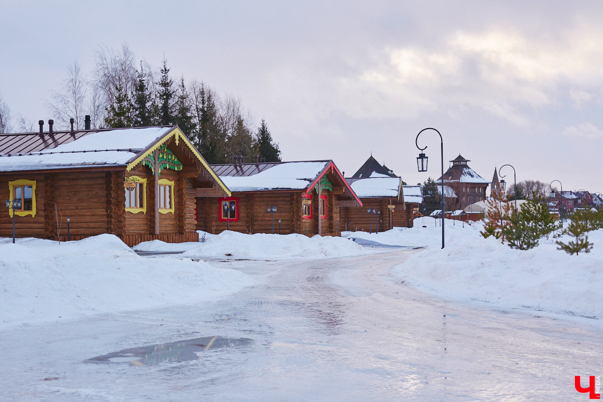 В Суздале масса интересных объектов, и в 2023 году их стало еще больше. Например, недалеко от центра построили новый спа-центр, где есть бассейн с подогревом, а также целый комплекс креативных зданий, стилизованных под времена года. «Ключ-Медиа» побывал в этом удивительном месте и узнал все подробности.