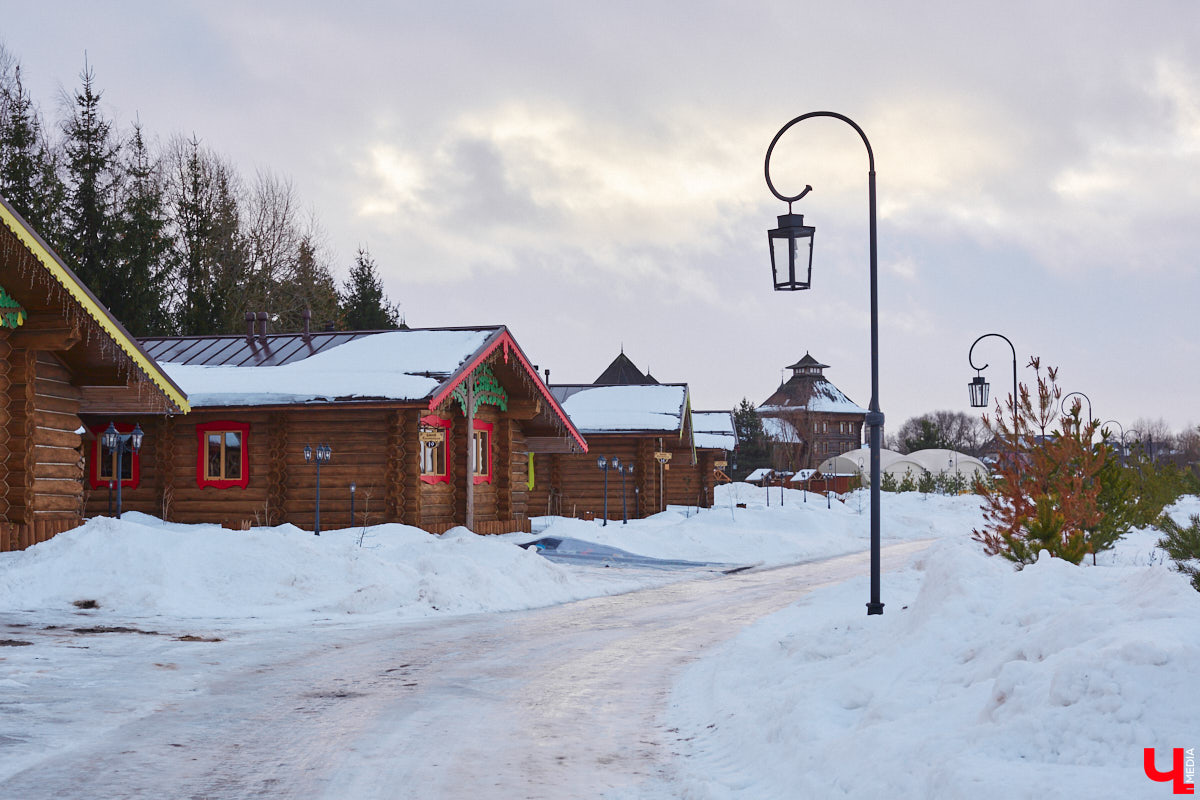 В Суздале масса интересных объектов, и в 2023 году их стало еще больше. Например, недалеко от центра построили новый спа-центр, где есть бассейн с подогревом, а также целый комплекс креативных зданий, стилизованных под времена года. «Ключ-Медиа» побывал в этом удивительном месте и узнал все подробности.