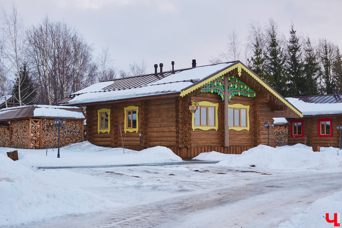 В Суздале масса интересных объектов, и в 2023 году их стало еще больше. Например, недалеко от центра построили новый спа-центр, где есть бассейн с подогревом, а также целый комплекс креативных зданий, стилизованных под времена года. «Ключ-Медиа» побывал в этом удивительном месте и узнал все подробности.