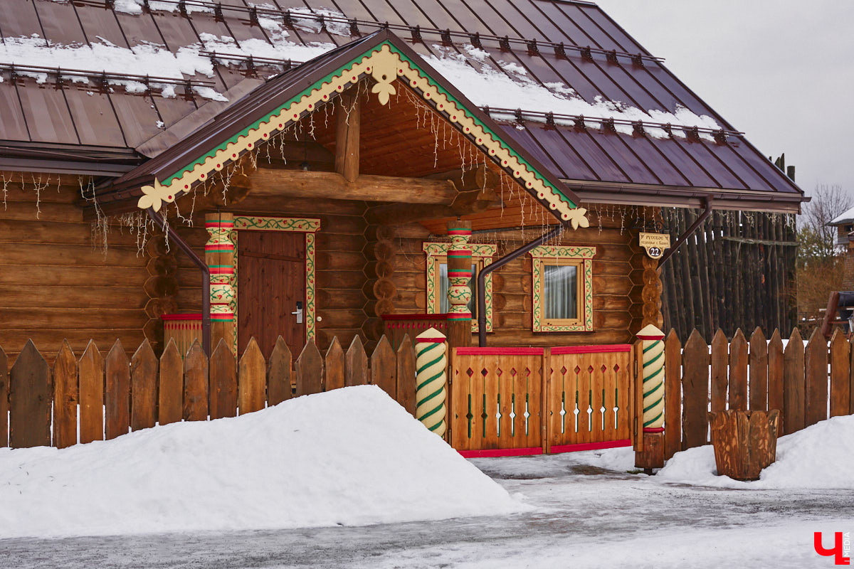 В Суздале масса интересных объектов, и в 2023 году их стало еще больше. Например, недалеко от центра построили новый спа-центр, где есть бассейн с подогревом, а также целый комплекс креативных зданий, стилизованных под времена года. «Ключ-Медиа» побывал в этом удивительном месте и узнал все подробности.