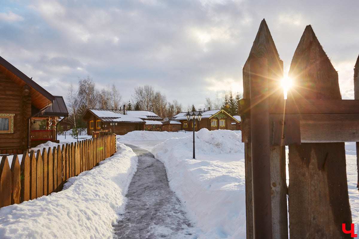 В Суздале масса интересных объектов, и в 2023 году их стало еще больше. Например, недалеко от центра построили новый спа-центр, где есть бассейн с подогревом, а также целый комплекс креативных зданий, стилизованных под времена года. «Ключ-Медиа» побывал в этом удивительном месте и узнал все подробности.