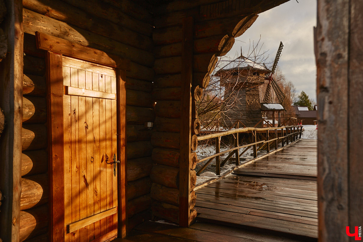 В Суздале масса интересных объектов, и в 2023 году их стало еще больше. Например, недалеко от центра построили новый спа-центр, где есть бассейн с подогревом, а также целый комплекс креативных зданий, стилизованных под времена года. «Ключ-Медиа» побывал в этом удивительном месте и узнал все подробности.