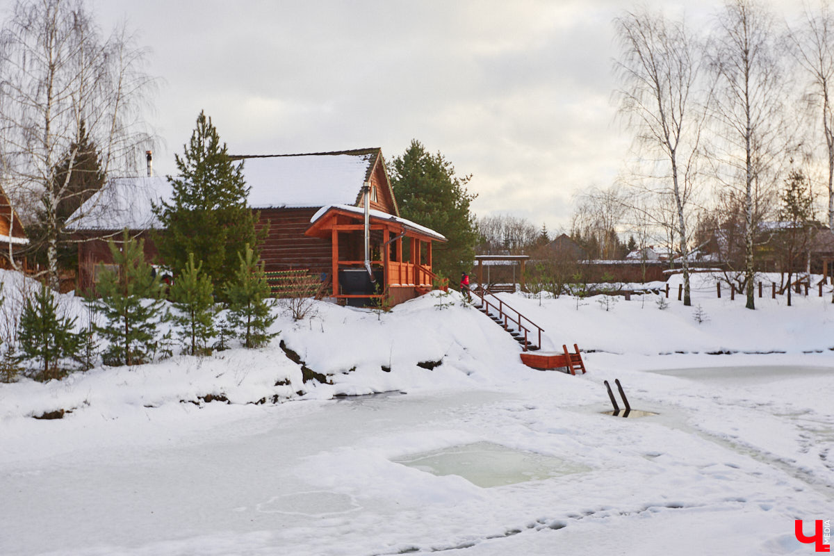 В Суздале масса интересных объектов, и в 2023 году их стало еще больше. Например, недалеко от центра построили новый спа-центр, где есть бассейн с подогревом, а также целый комплекс креативных зданий, стилизованных под времена года. «Ключ-Медиа» побывал в этом удивительном месте и узнал все подробности.