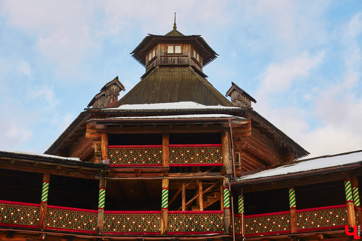 В Суздале масса интересных объектов, и в 2023 году их стало еще больше. Например, недалеко от центра построили новый спа-центр, где есть бассейн с подогревом, а также целый комплекс креативных зданий, стилизованных под времена года. «Ключ-Медиа» побывал в этом удивительном месте и узнал все подробности.